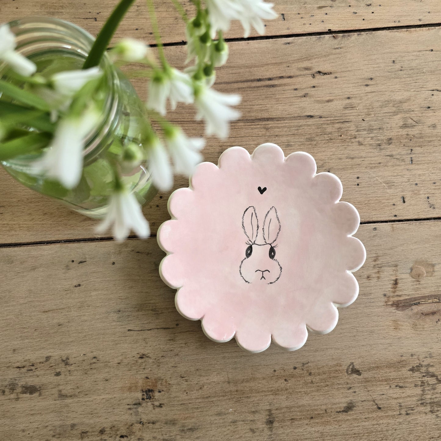 Petite assiette dentelée